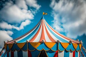 vistoso circo a rayas tienda en contra el antecedentes de el verano cielo generativo ai foto