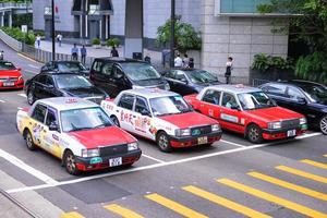hong kong - junio 08, 2015-taxis en el calle en hong Kong diario viajeros utilizar público transporte. sus el más alto rango en el mundo. foto
