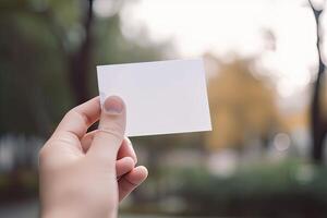 mano sostiene blanco blanco papel con borroso antecedentes. gratis Copiar espacio. generativo ai foto