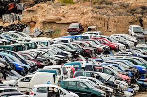 un cementerio de autos foto