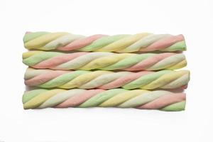 malvavisco palos dulces multicolor dulces desde proteína aire masa. foto