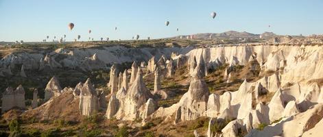 Capadocia Mañana paisaje con globos foto