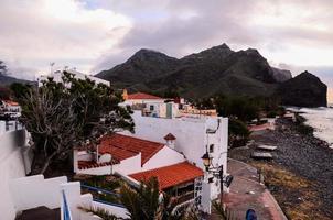 ciudad en la costa foto