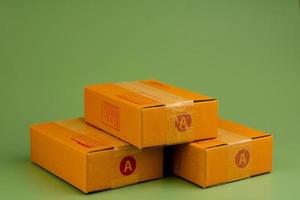 caja de cartón caja entrega tambor paquete o empaquetar caja marrón caja foto