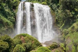 paisaje foto de genial agua otoño en el viaje destino semarang central Java. el foto es adecuado a utilizar para aventuras contenido medios de comunicación, naturaleza póster y bosque antecedentes.