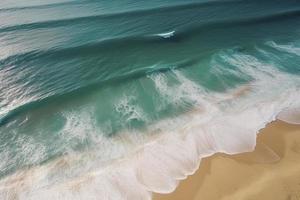 zumbido ver de playa con olas y turquesa agua foto