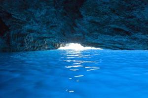 castellorizo isla azul gruta aguas foto