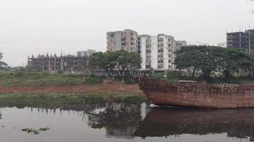 hoge hoekmening van de residentiële en financiële gebouwen van de stad dhaka op zonnige dag video