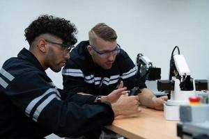 The robotic hand technology teacher is instructing new pupils on how to construct robotic hands for a variety of industrial applications. photo