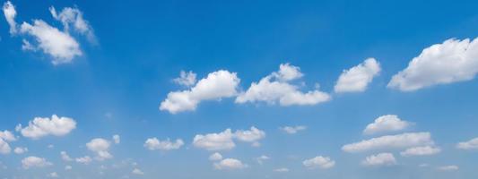 panorama azul cielo con blanco nube antecedentes naturaleza ver foto