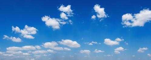 panorama azul cielo con blanco nube antecedentes naturaleza ver foto