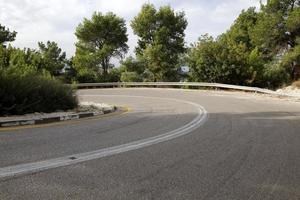 la carretera en el montañas en del Norte Israel. foto