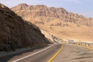 la carretera en el montañas en del Norte Israel. foto