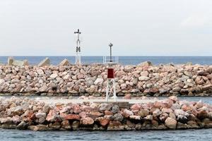 un faro es un relativo a la navegación punto de referencia ese es usado a identificar costas y localizar buques. foto