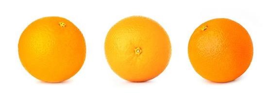 Tres naranja Fruta aislar en blanco antecedentes foto