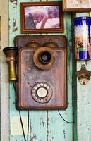 un antiguo telefono vintage foto