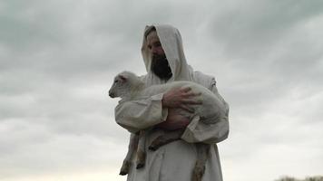 Jesús el bueno pastor participación bebé oveja, Cordero video