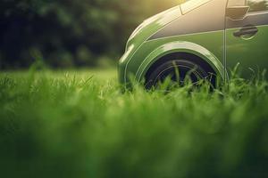 eléctrico coche con verde hoja icono en difuminar césped fondo, ecología y ambiente concepto foto