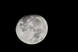 luna en el cielo foto