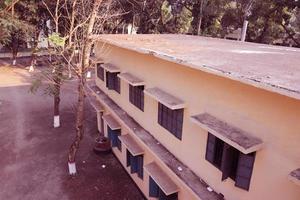 rangpur, Bangladesh 2023. techo ver de un edificio.hermoso paisaje y arquitectura de carmichael universidad, rangpur lado ver de un edificio o piso.moderno colegio y Universidad edificio foto