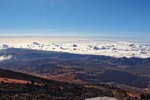 vacío paisaje con el Español pico volcanes en tenerife, canario islas foto