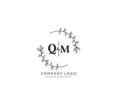 inicial qm letras hermosa floral femenino editable prefabricado monoline logo adecuado para spa salón piel pelo belleza boutique y cosmético compañía. vector