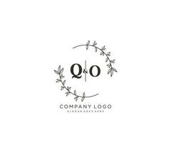 initial QO letters Beautiful floral feminine editable premade monoline logo suitable for spa salon skin hair beauty boutique and cosmetic company. vector