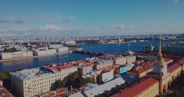 aéreo panorama de el centrar de S t. Petersburgo en verano video