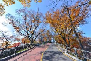 seúl, sur Corea - nov 15, 2017-seúl torre en Namsan montaña, seúl, sur Corea foto