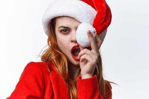 bonito mujer en Papa Noel disfraz Navidad posando de cerca modelo foto