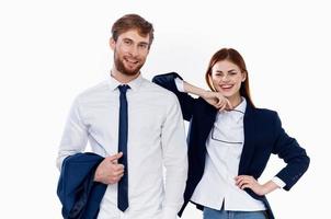 hombre y mujer en trajes Finanzas gerentes oficina foto