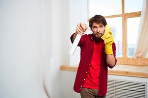 profesional detergente caucho guantes interior ventana en el antecedentes foto