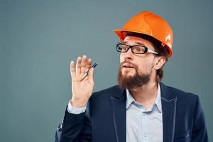 hombre en traje naranja casco profesional la seguridad industria estilo de vida foto