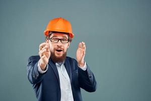 alegre hombre con lentes construcción la seguridad por industria profesional estilo de vida foto