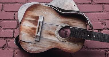 antiguo de madera guitarra foto