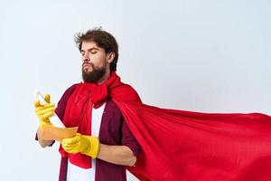 limpiador vistiendo un rojo Saco detergente Servicio tareas del hogar recortado ver profesional foto