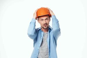 hombre en naranja casco planos constructor ligero antecedentes foto