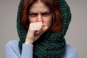 enfermo mujer frío rojo nariz trastorno aislado antecedentes foto