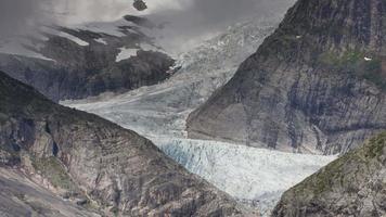 lasso di tempo di il Nigardsbreen ghiacciaio nel il Jostedalsbreen nazionale parco nel Norvegia video