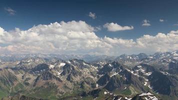 vue de Pyrénées de pic du midi observatoire sommet à 2800m dans France video