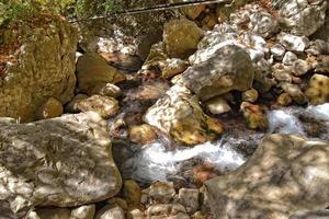 un natural salvaje paisaje en el turco montañas con un interesante cascada y el sápadere cañón foto