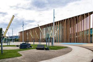 paisaje desde zaragoza expo en España con moderno arquitectura foto