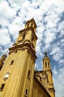 paisaje nuestra señora del pilar catedral basílica en contra el cielo foto