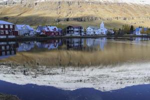 seydisfjordur pueblo en Islandia. foto