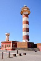 faro junto al mar foto