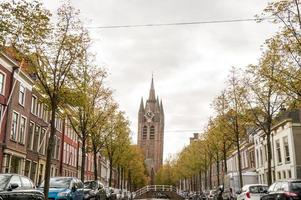 el Países Bajos, porcelana de Delft, octubre, 2022. antiguo Iglesia en porcelana de Delft en otoño foto