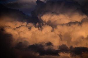 el cielo a oscuridad foto