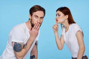 hombre o mujer vistiendo blanco camisetas divertido Moda amistad foto