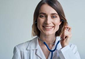 alojamiento construcción médico vestido mujer médico estetoscopio medicina laboratorio interior ventana foto