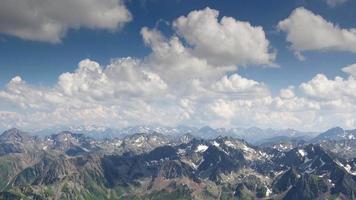 visie van Pyreneeën van foto du midi observatorium top Bij 2800m in Frankrijk video